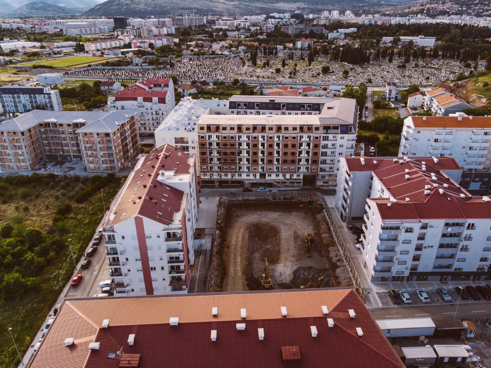 7 Zabjelo Ljubović_Priprema gradnje za zgradu protiv koje su se građani okolnog formiranog bloka pobunili u proljeće 2020_Foto Ivan Mandić