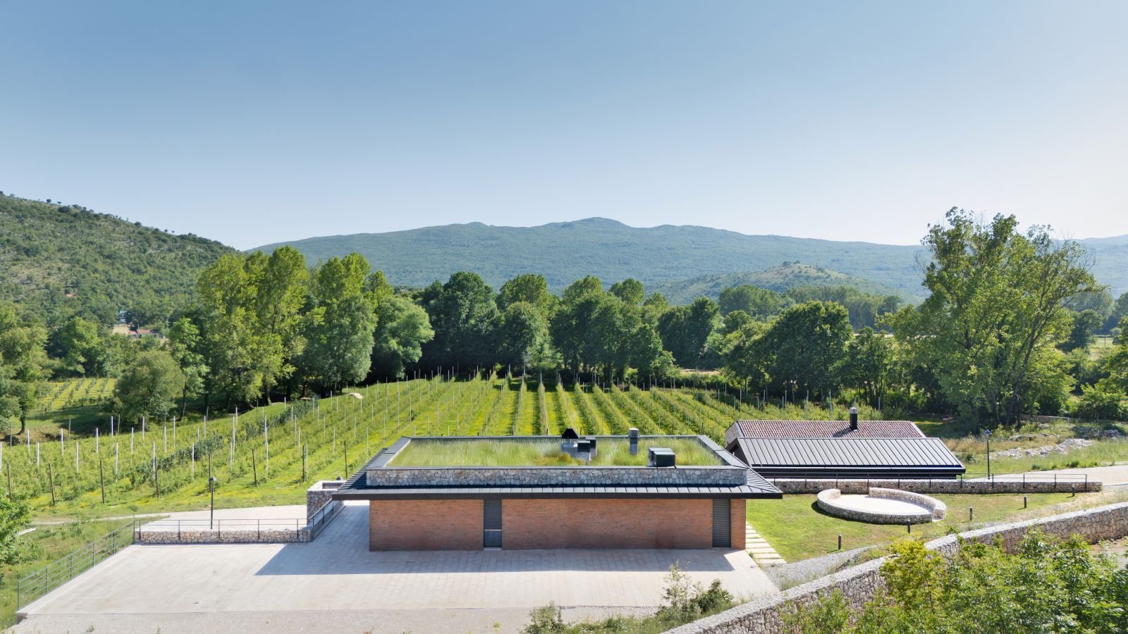 VINARIJA I POMOĆNI OBJEKAT U BANDIĆIMA: LXXVI STUDIO